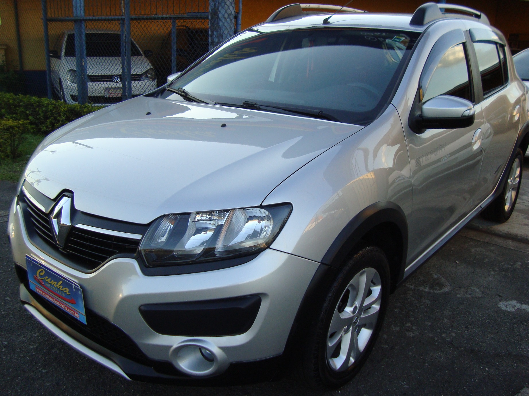 Renault Sandero 2018 Cinza — foto 1 de 3
