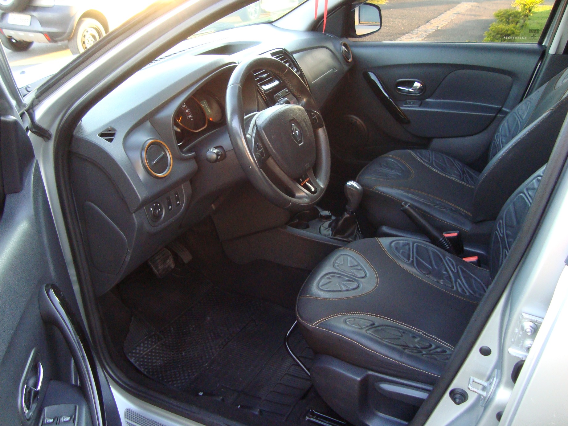 imagem-https://www.socarrao.com.br/sc-vehicle-images-prod/51762/1769989047411-7094836OR_1764453050_25_240.jpg