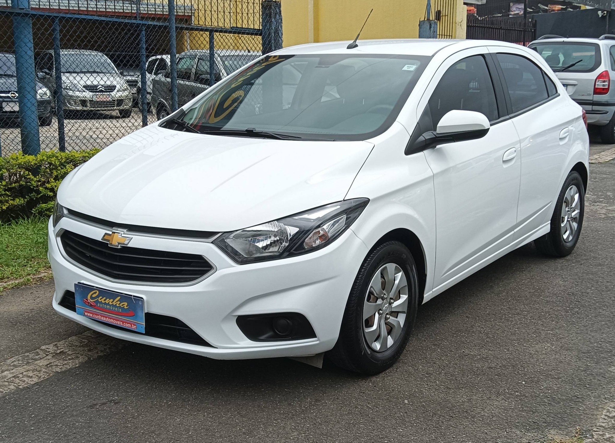 Chevrolet Onix HATCH LT 1.0 8V FlexPower 5p Mec. na cor Branco em Curitiba / PR - 51767