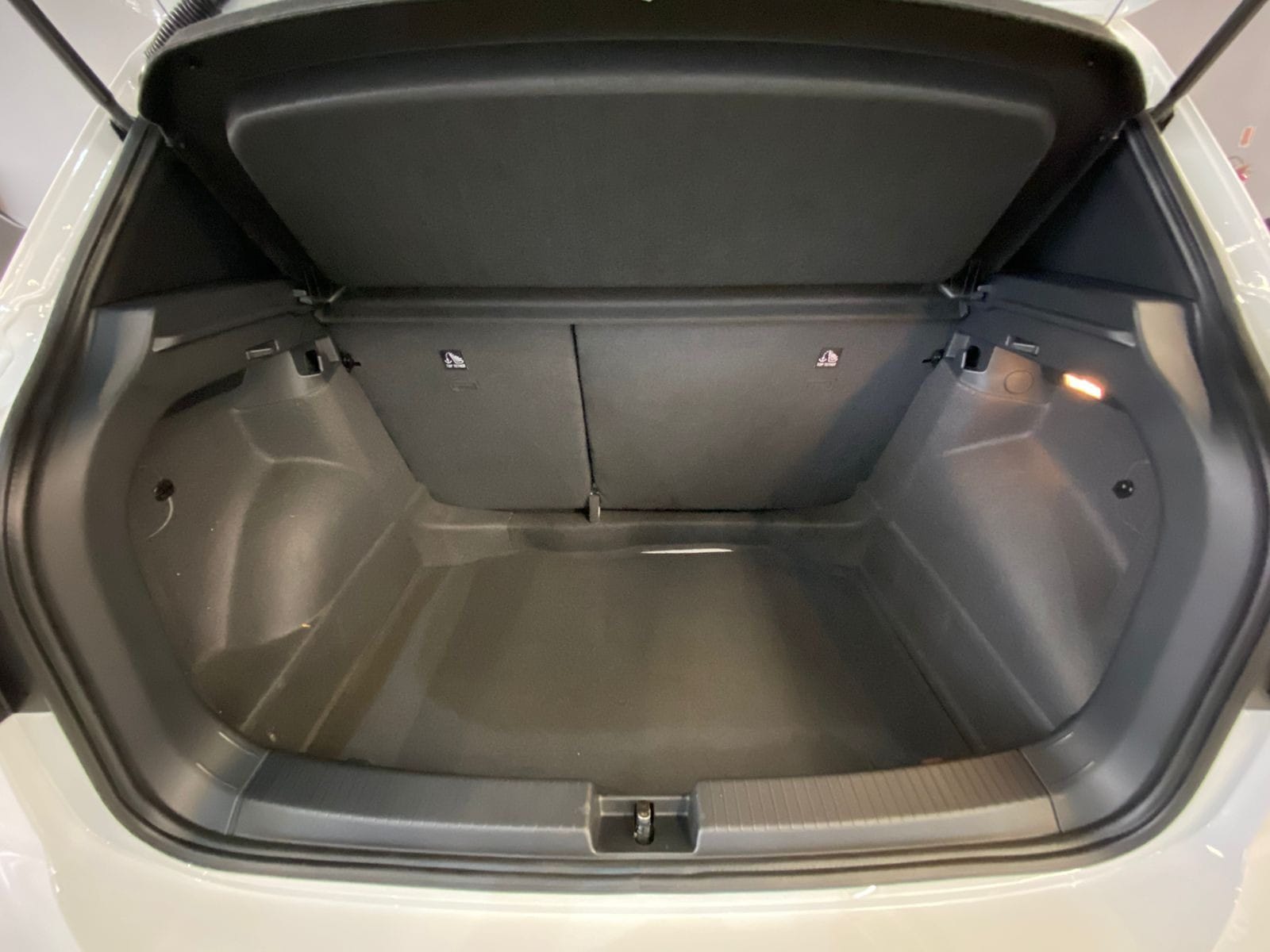 imagem-https://www.socarrao.com.br/sc-vehicle-images-prod/51924/1769989049032-6125582OR_1724365165_49_930.jpg