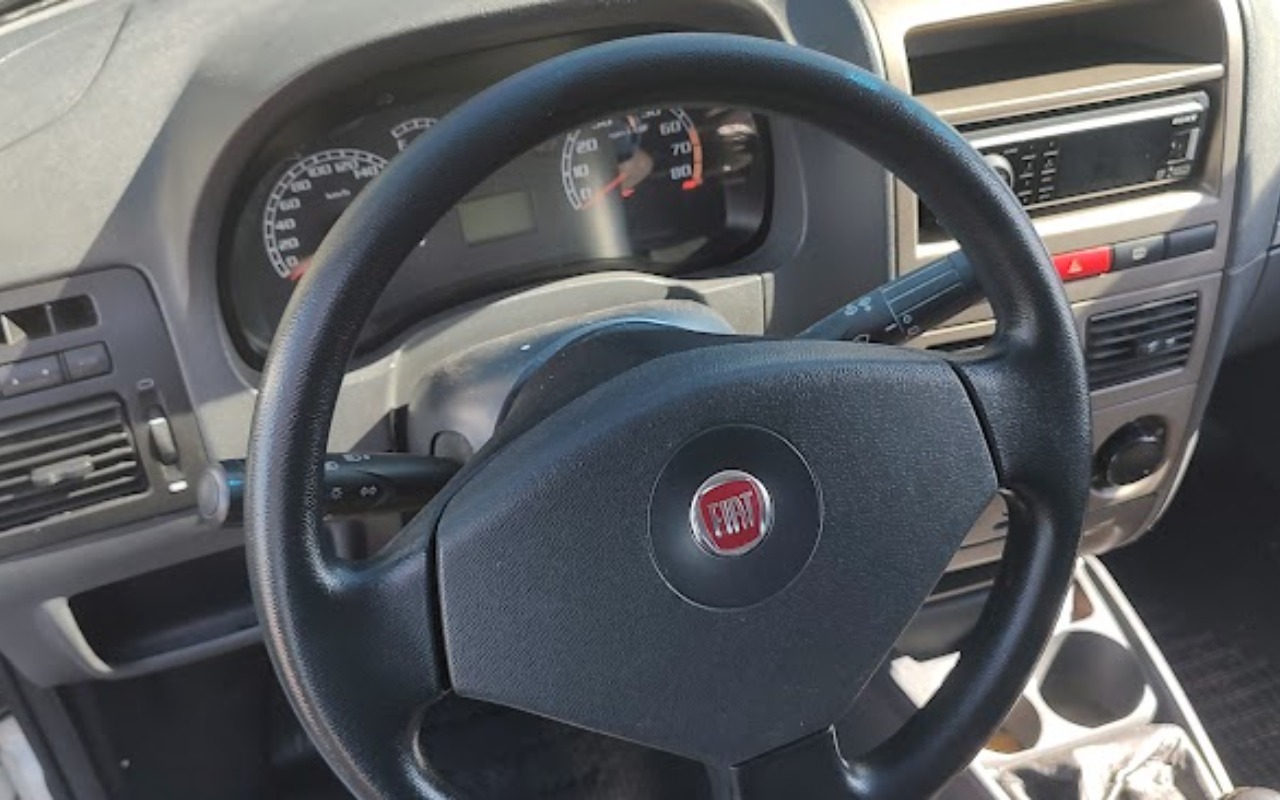 imagem-https://www.socarrao.com.br/sc-vehicle-images-prod/51996/1778772956899-SU1HXzIwMjYwNTE0XzEwNTI0MzA3M19IRFIuanBn.jpg