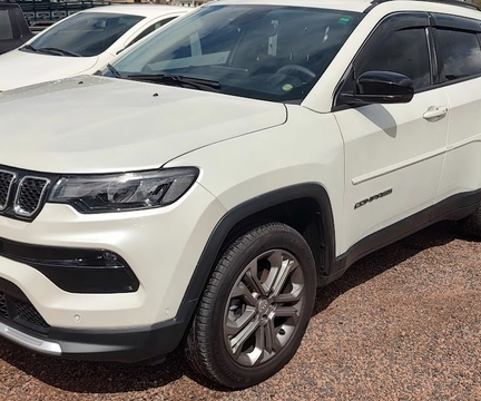 Jeep Compass 2023 Bege — foto 1 de 3