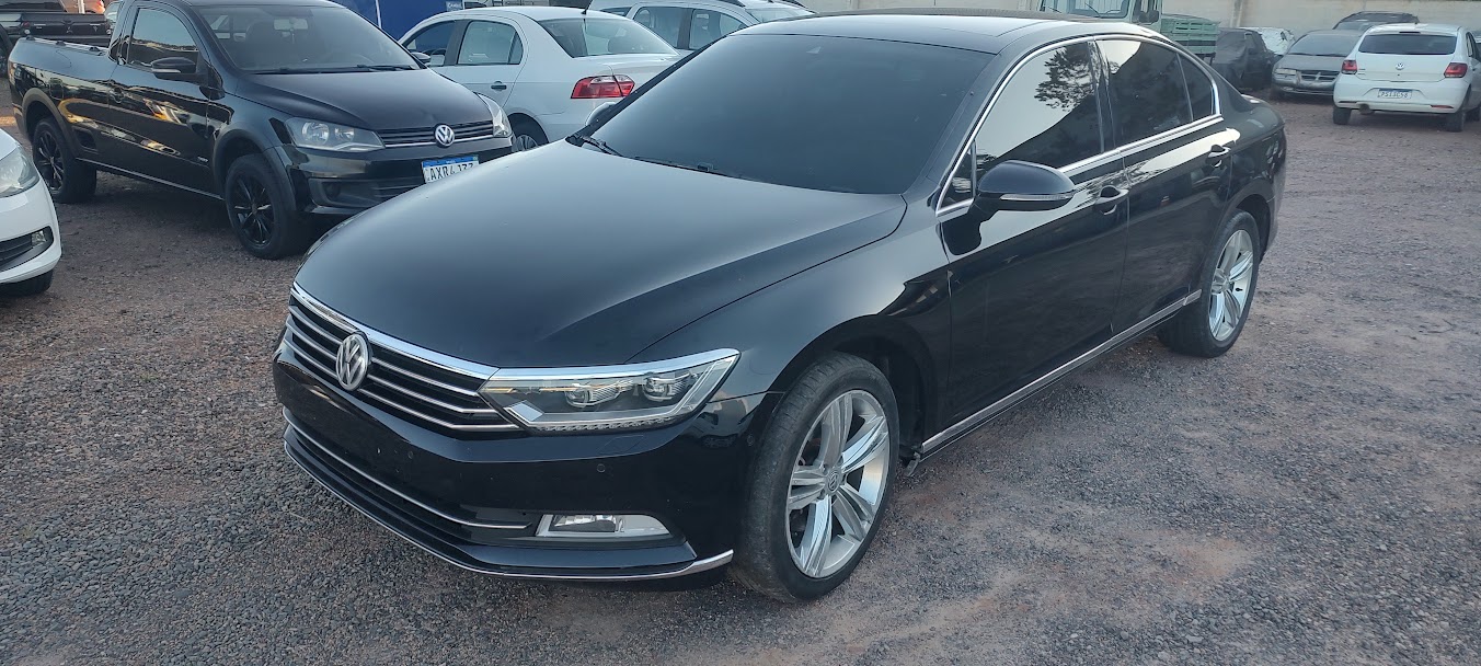 Volkswagen Passat Highline 2.0 TSI 220cv Tip. na cor Preto em Campo Largo / PR - 52050