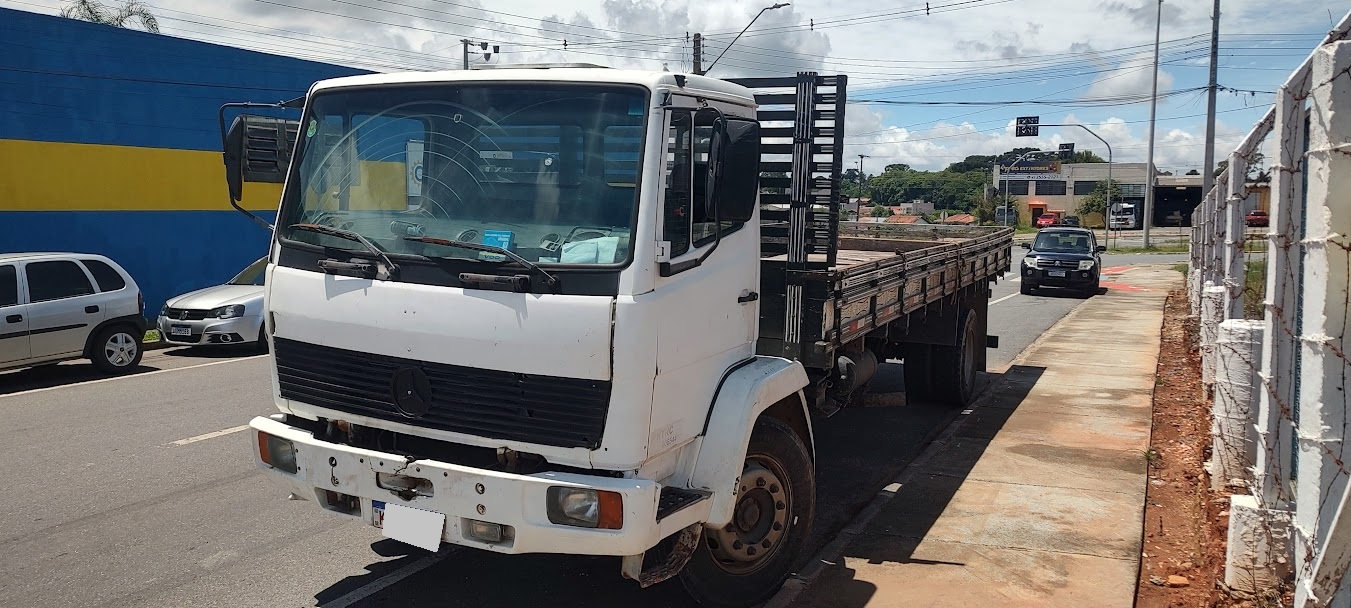 Mercedes-Benz 1718 2p (diesel) 1995 Branco — foto 1 de 3