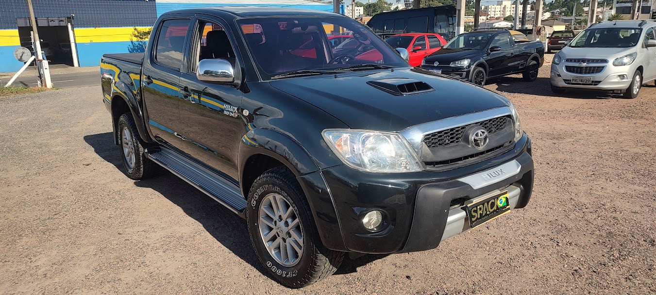 Toyota Hilux CD SRV D4-D 4x4 3.0 TDI Diesel Aut na cor Preto em Campo Largo / PR - 52080