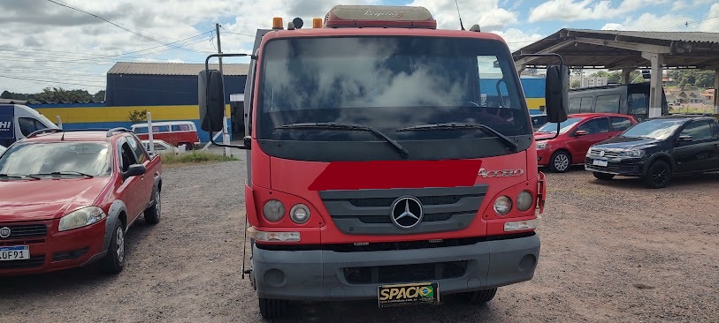Mercedes-Benz Accelo 1016 2p (diesel) (E5) na cor Vermelho em Campo Largo / PR - 52092