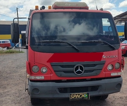 Mercedes-Benz Accelo 2012 Vermelho — foto 1 de 3