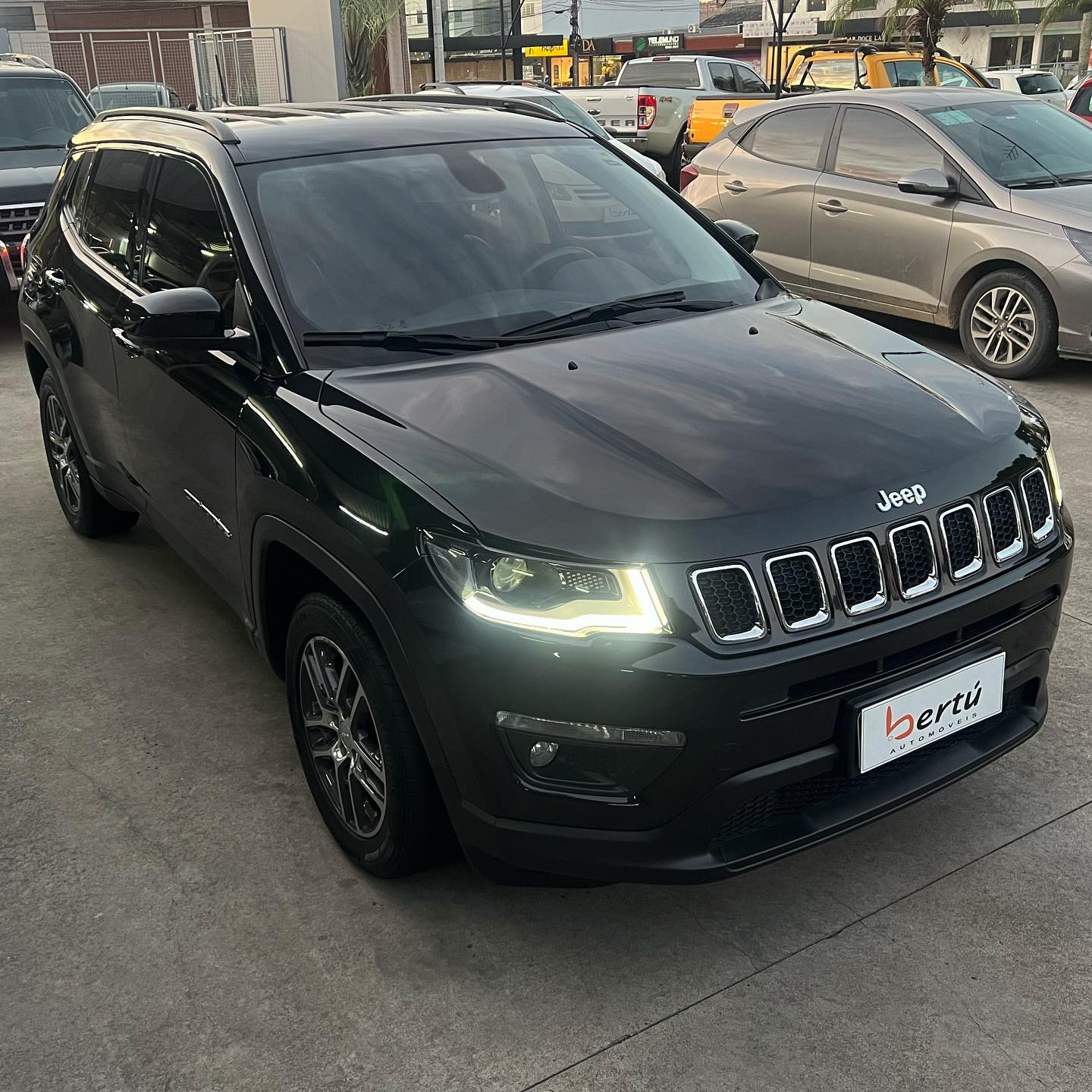 Jeep Compass 2019 Preto — foto 1 de 3