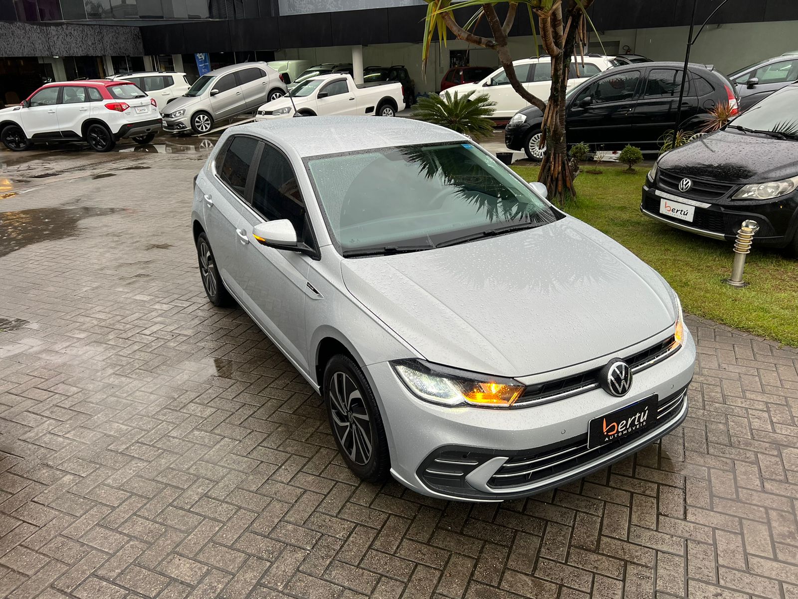 Volkswagen Polo 2023 Cinza — foto 1 de 3