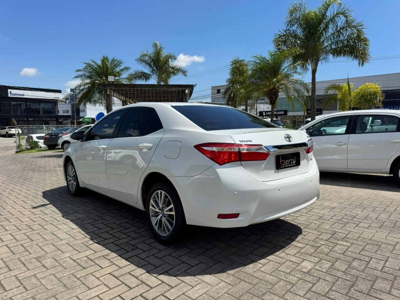 Toyota Corolla GLi 1.8 Flex 16V Aut. na cor Branco em Tubarão / SC - 52285