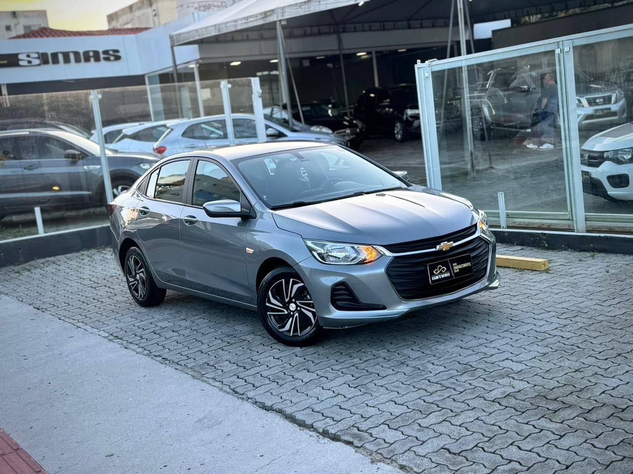 Chevrolet Onix 2024 Cinza — foto 1 de 3