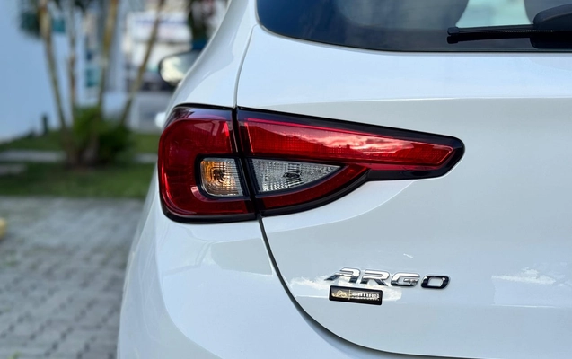 imagem-https://www.socarrao.com.br/sc-vehicle-images-prod/52592/1769989070178-7148498OR_1765411866_41_670.jpg