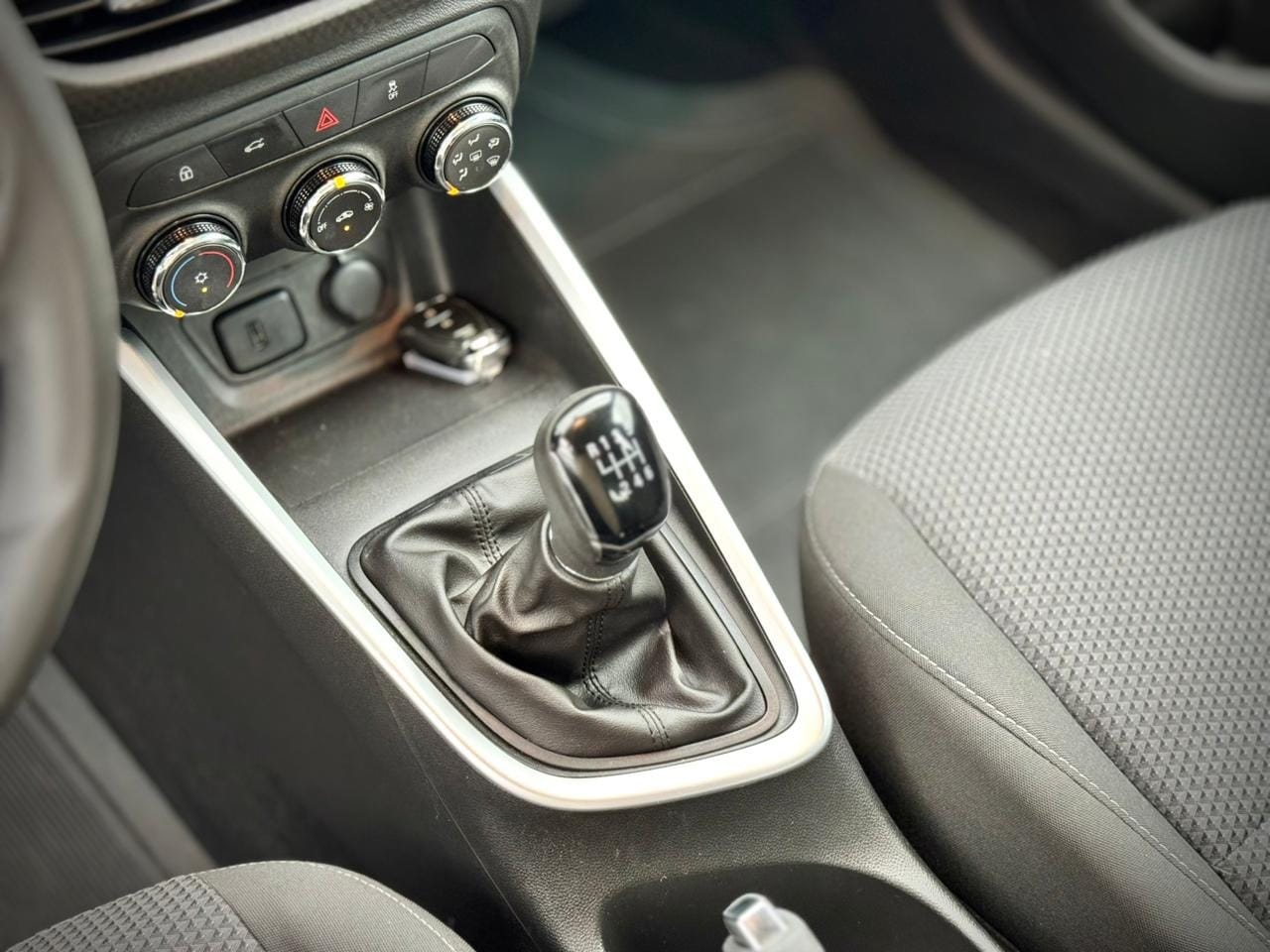 imagem-https://www.socarrao.com.br/sc-vehicle-images-prod/52597/1769989071218-7222818OR_1768337116_6_950.jpg