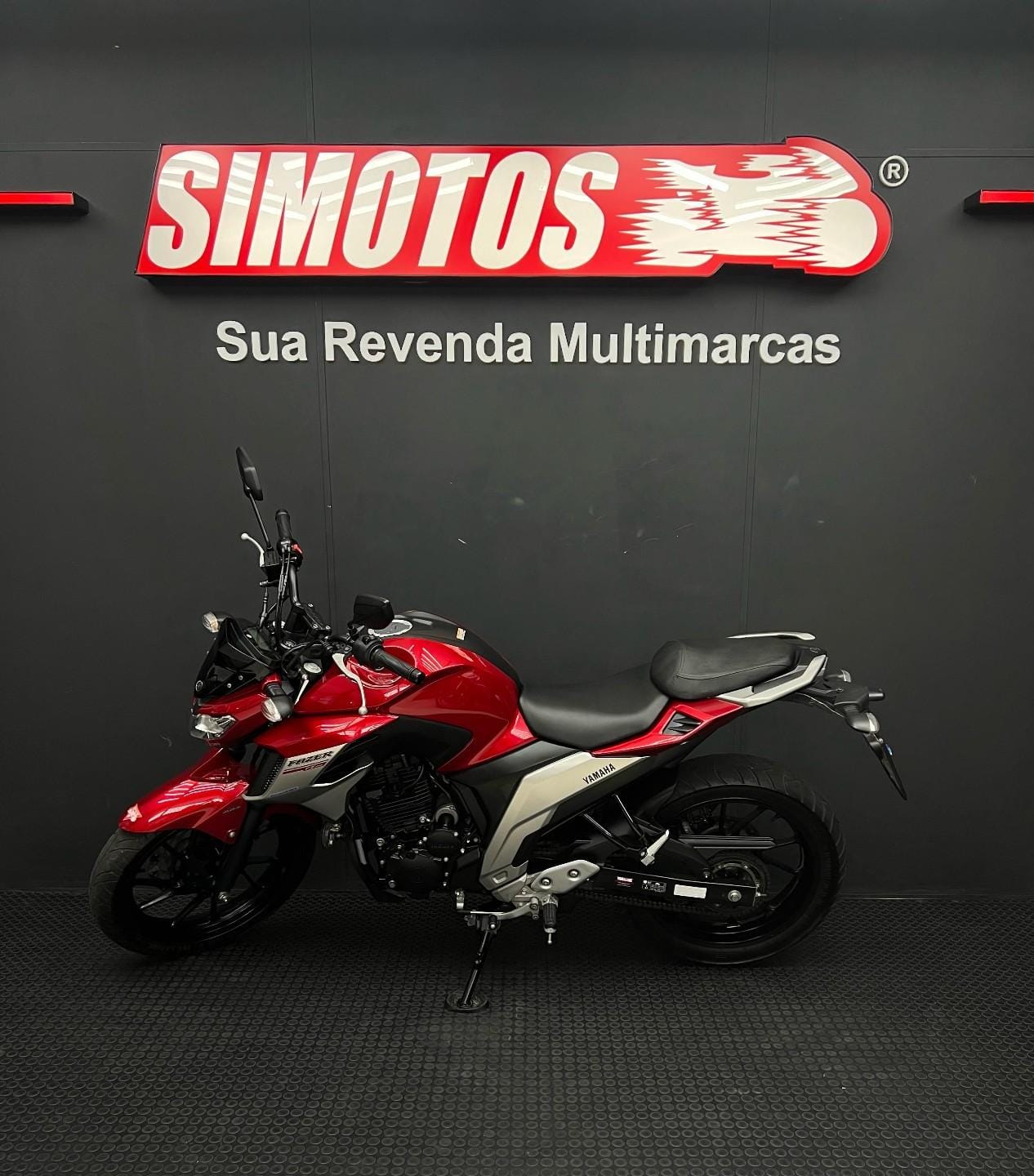 YAMAHA FAZER 600/ FZ6 S  na cor Vermelho em Florianópolis / SC - 53105