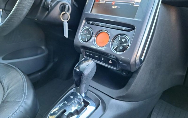 imagem-https://www.socarrao.com.br/sc-vehicle-images-prod/53788/1788011861738-7101931_12_B_dca9a0767f.jpeg