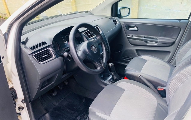 imagem-https://www.socarrao.com.br/sc-vehicle-images-prod/54068/1789144894922-SU1HXzEwNjkuanBlZw.jpeg