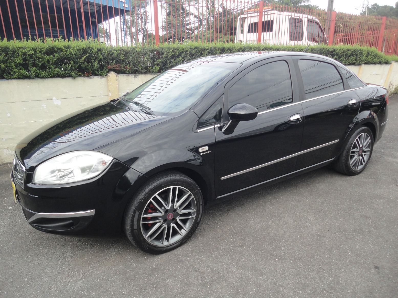 Fiat Linea ESSENCE Dualogic 1.8 Flex 16V 4p na cor Preto em Curitiba / PR - 54071