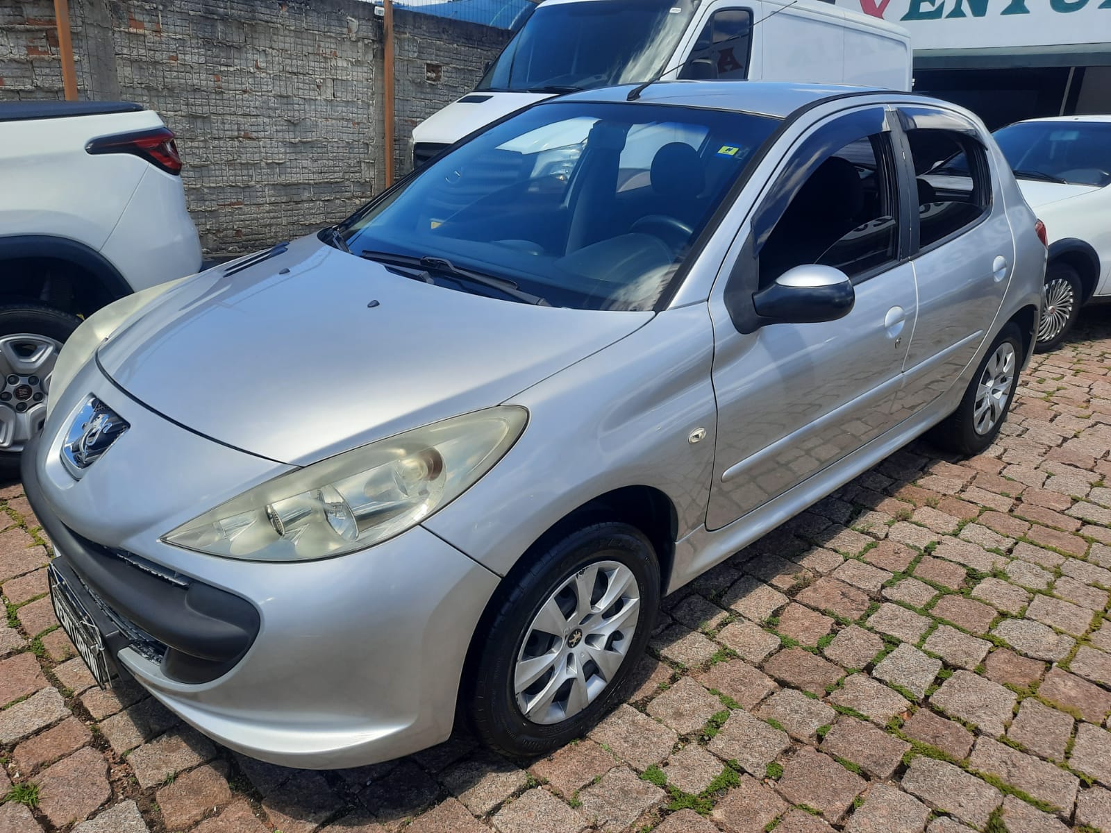 Peugeot 207 XR 1.4 Flex 8V 3p 2010 Cinza — foto 1 de 3