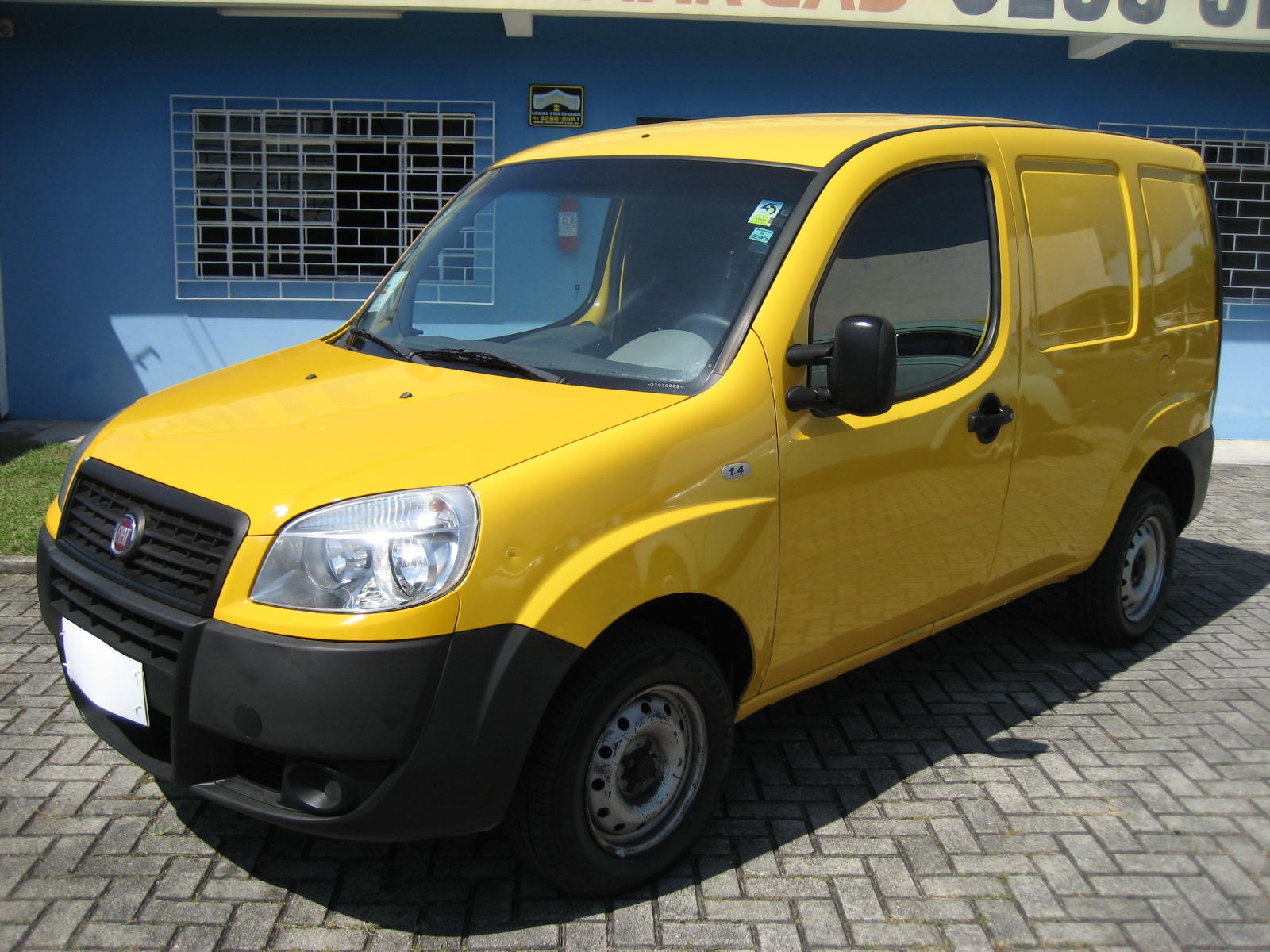 Fiat Doblo Cargo 1.4 mpi Fire Flex 8V 3p na cor Amarelo em Curitiba / PR - 54418