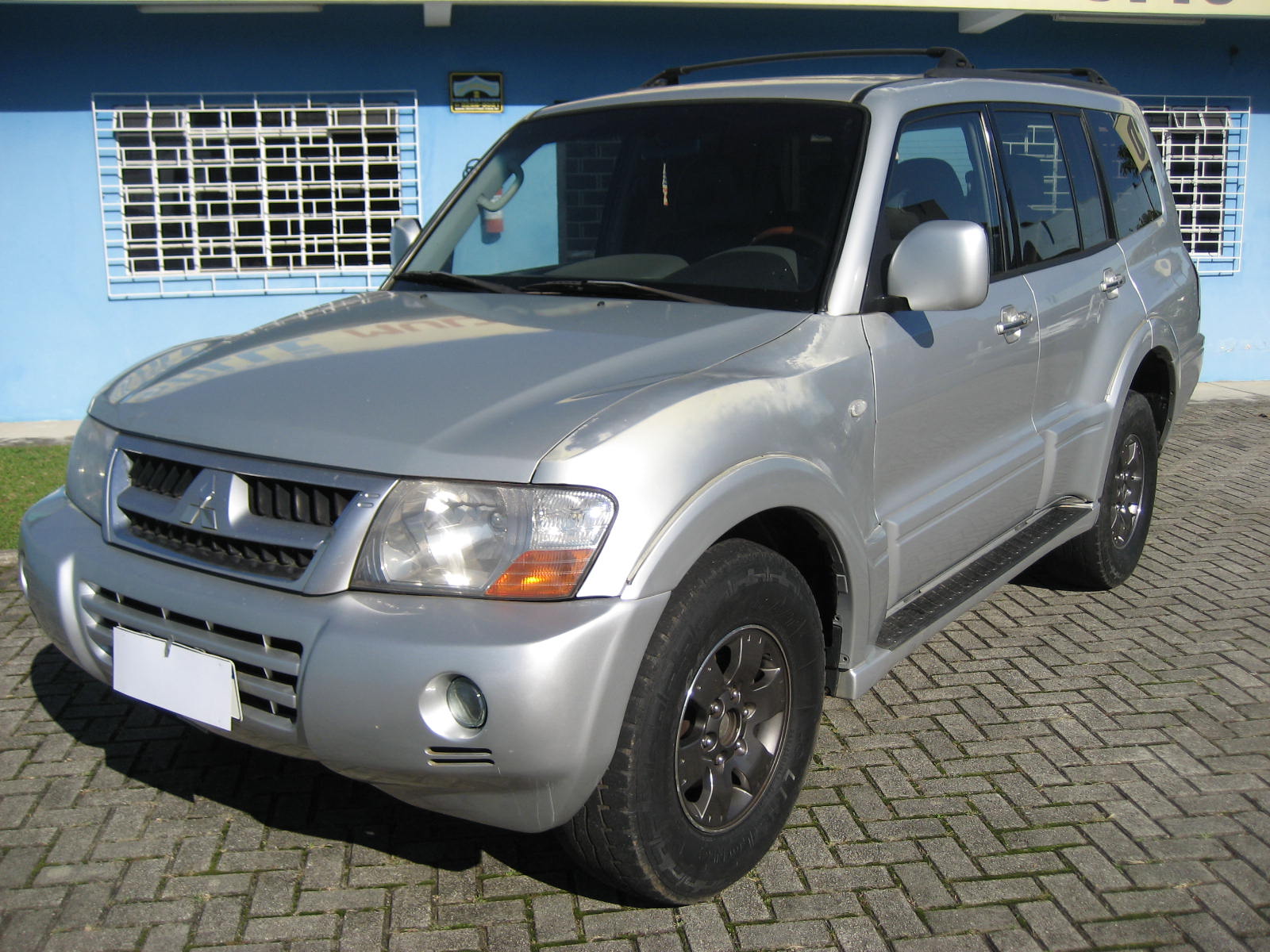 Mitsubishi Pajero 2003 Cinza — foto 1 de 3