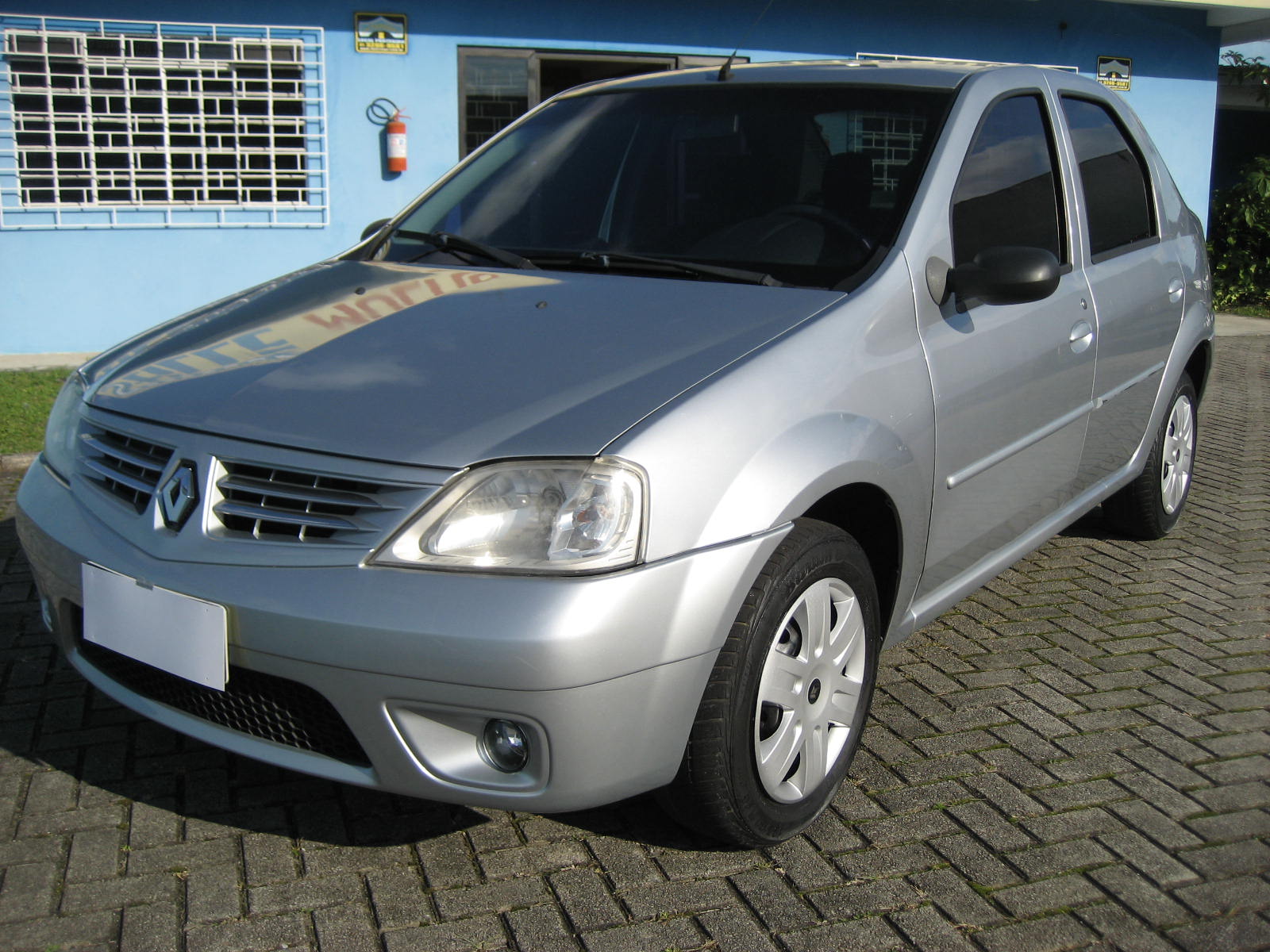 Renault Logan 2008 Cinza — foto 1 de 3