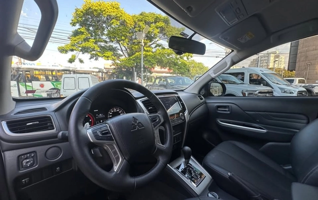 imagem-https://www.socarrao.com.br/sc-vehicle-images-prod/5501/1769987785379-7102909OR_1765388847_33_470.jpg