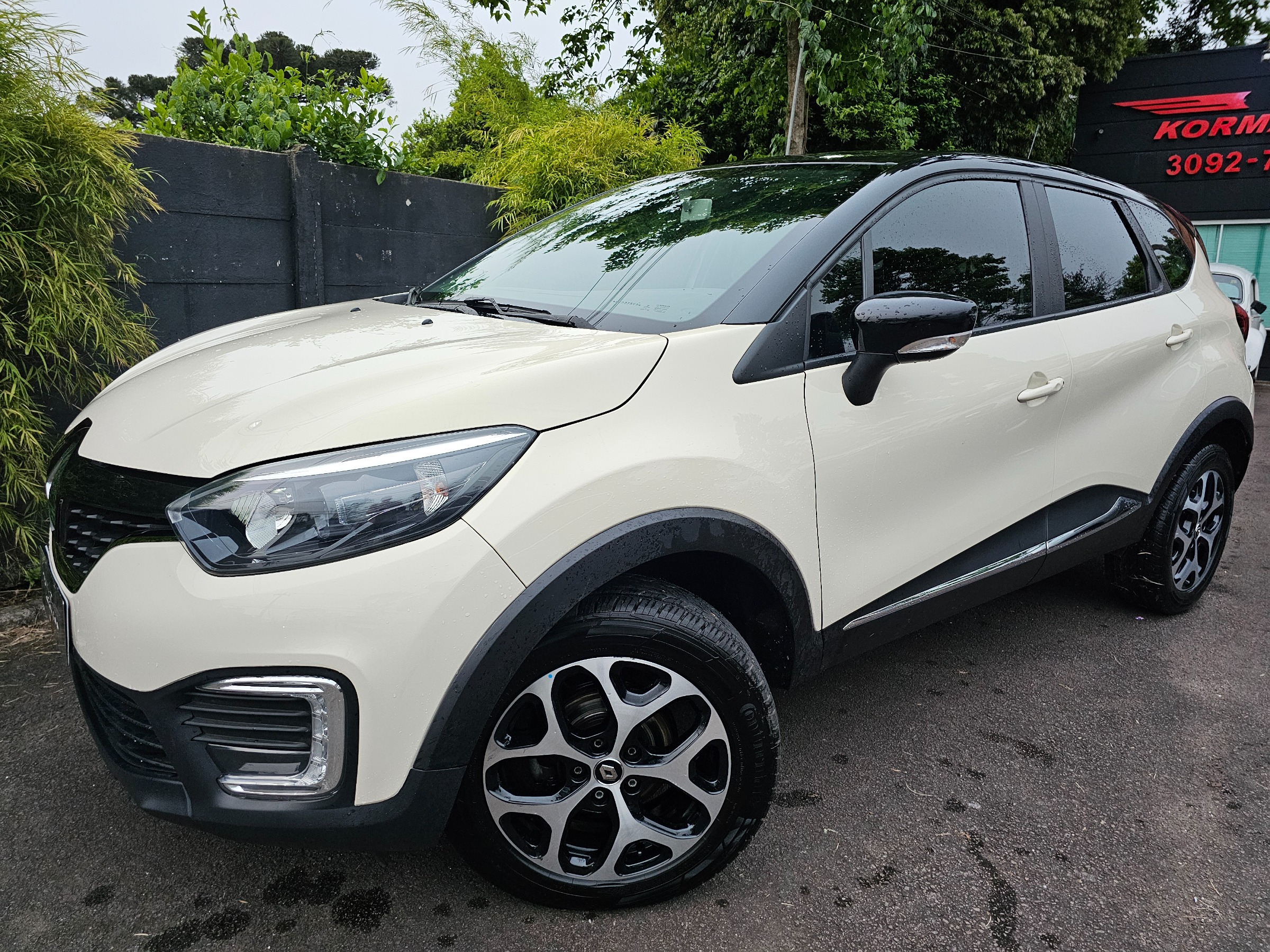 Renault Captur 2019 Bege — foto 1 de 3