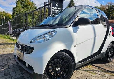 smart fortwo 2011 Branco — foto 1 de 3
