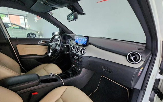 imagem-https://www.socarrao.com.br/sc-vehicle-images-prod/553/1785855188900-7695213_13_B_aa9f5883e7.jpeg