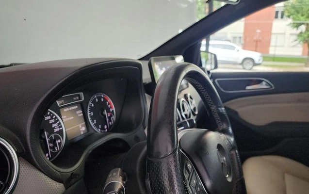 imagem-https://www.socarrao.com.br/sc-vehicle-images-prod/553/1785855188900-7695213_2_B_bafd357100.jpeg