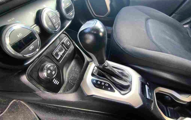 imagem-https://www.socarrao.com.br/sc-vehicle-images-prod/55369/1769989127641-7073730OR_1763649299_41_810.jpg