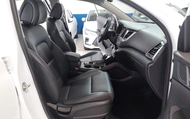 imagem-https://www.socarrao.com.br/sc-vehicle-images-prod/55415/1787338895679-7390383_17_B_45c01b3901.jpeg