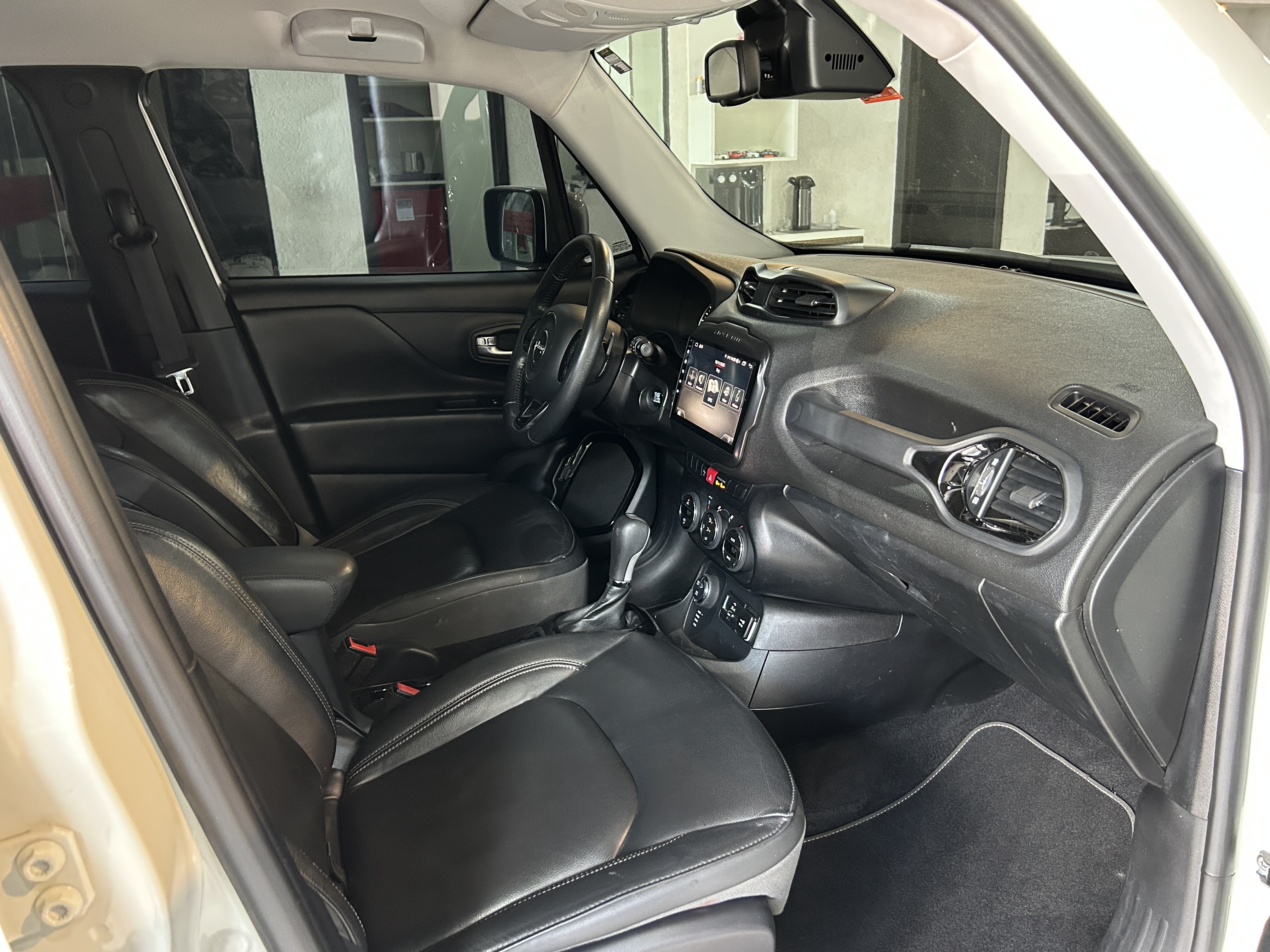 imagem-https://www.socarrao.com.br/sc-vehicle-images-prod/55784/1769989131741-7213568OR_1768330864_98_590.jpg