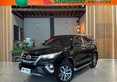 Toyota Hilux SW4 2019 Preto — foto 1 de 3