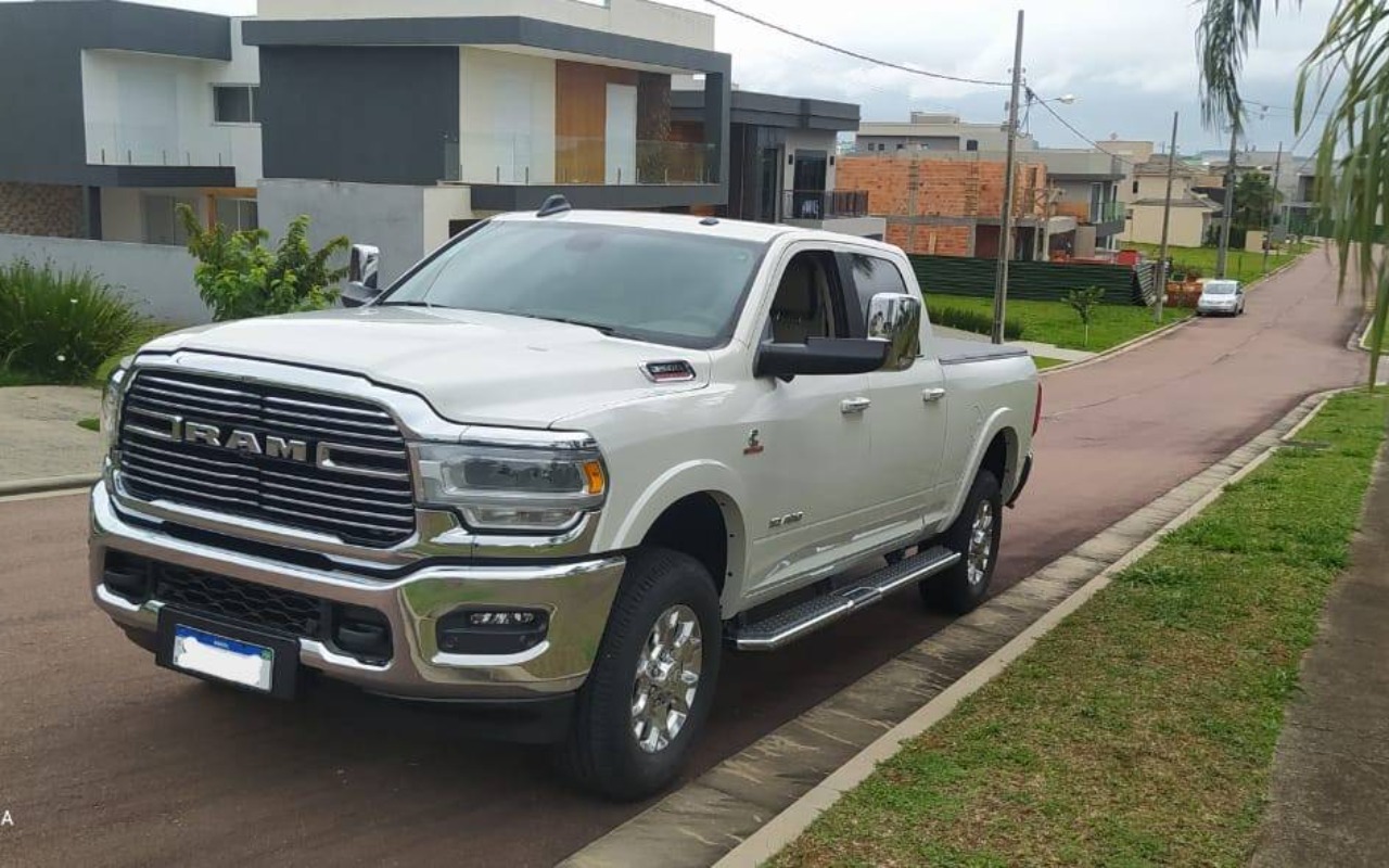 RAM 3500 LARAMIE 6.7 TB CD 4x4 Diesel na cor Branco em Ponta Grossa / PR - 56174