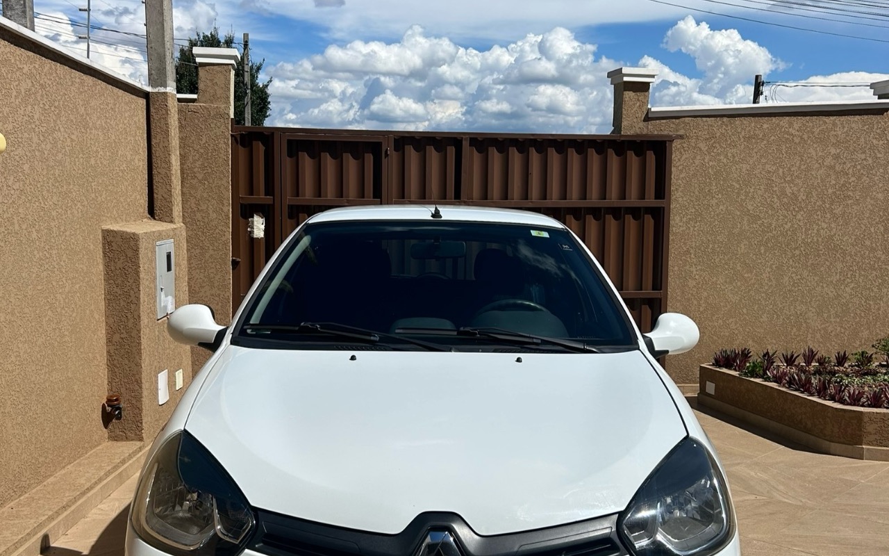 Renault Clio 2016 Branco — foto 1 de 3