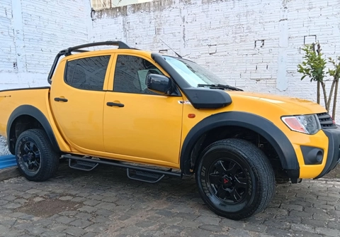 Mitsubishi L200 2016 Amarelo — foto 1 de 3