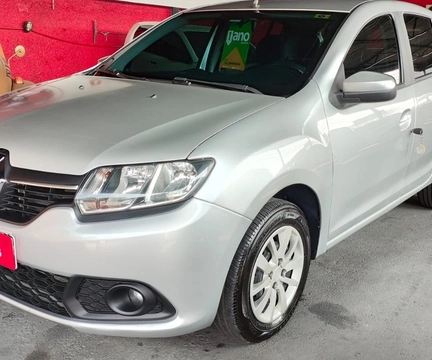 Renault Sandero 2015 Cinza — foto 1 de 3