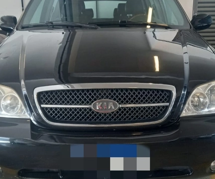 Kia Carnival 2.5 V6 2005 Preto — foto 1 de 3