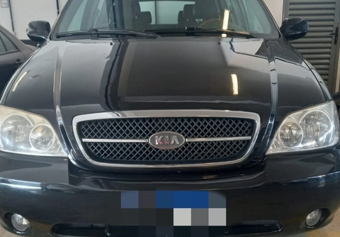 Kia Carnival 2.5 V6 2005 Preto — foto 1 de 3