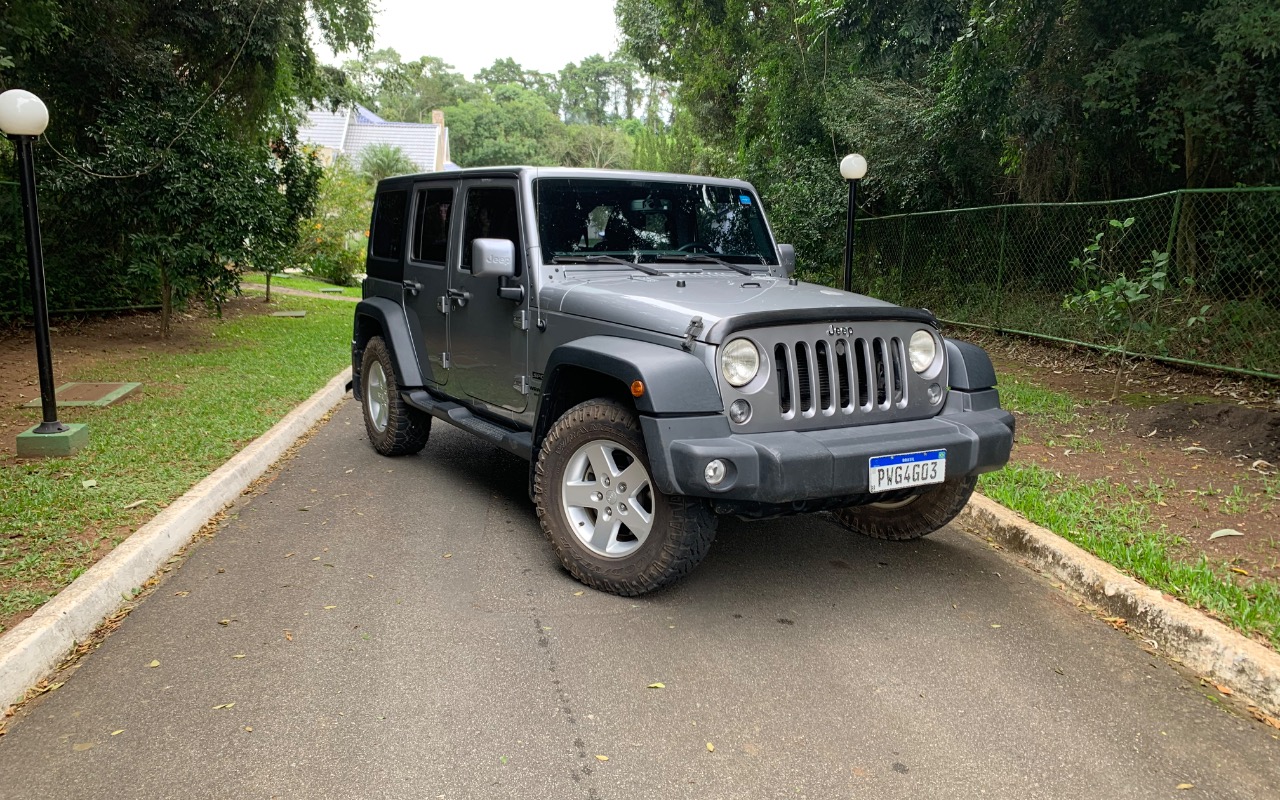 Jeep Wrangler Unlimited Sport 3.6 V6 284cv 4p na cor Cinza em Curitiba / PR - 56352