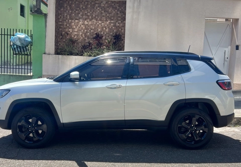 Jeep Compass 2017 Branco — foto 1 de 3