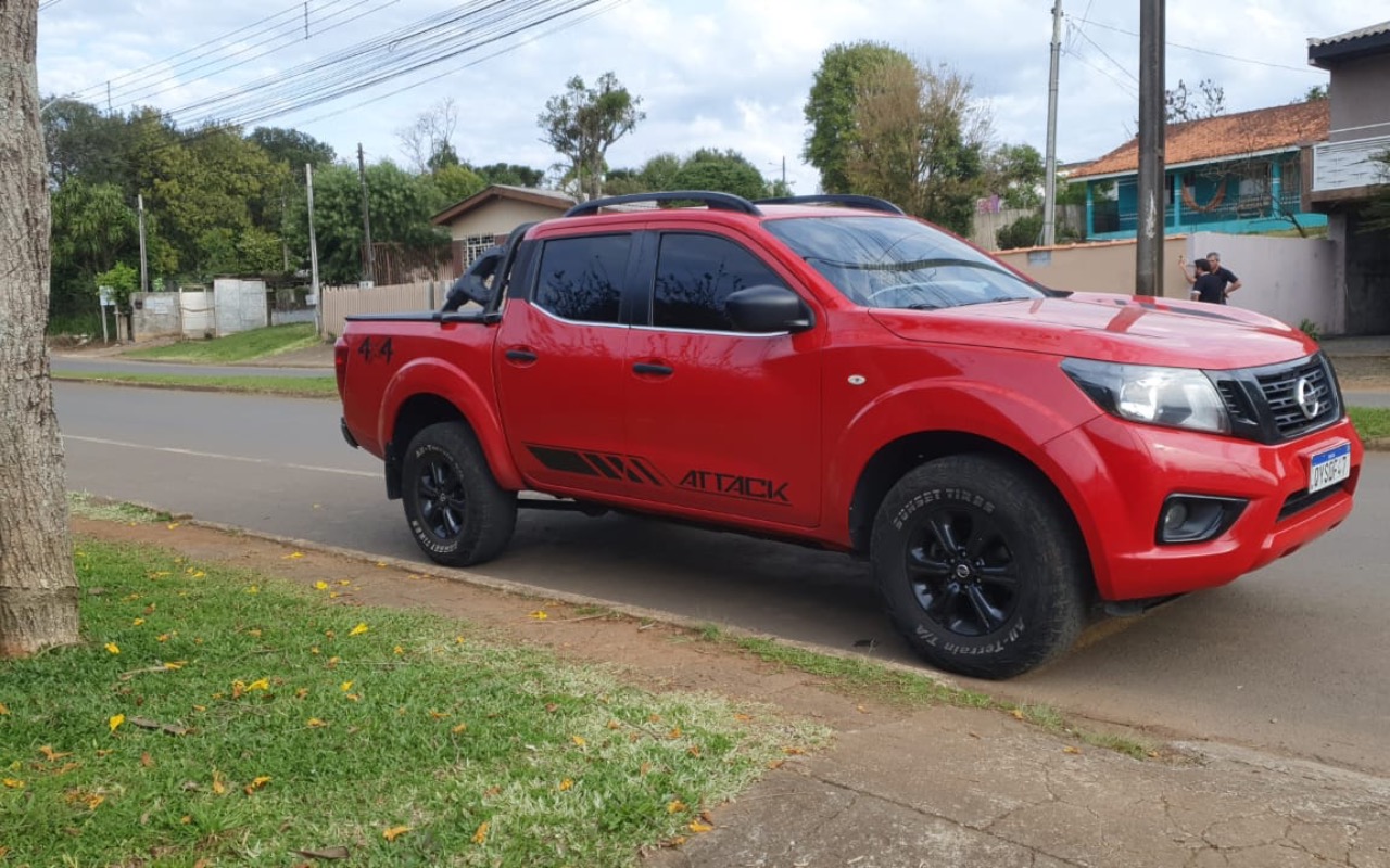Nissan Frontier 2021 Vermelho — foto 1 de 3