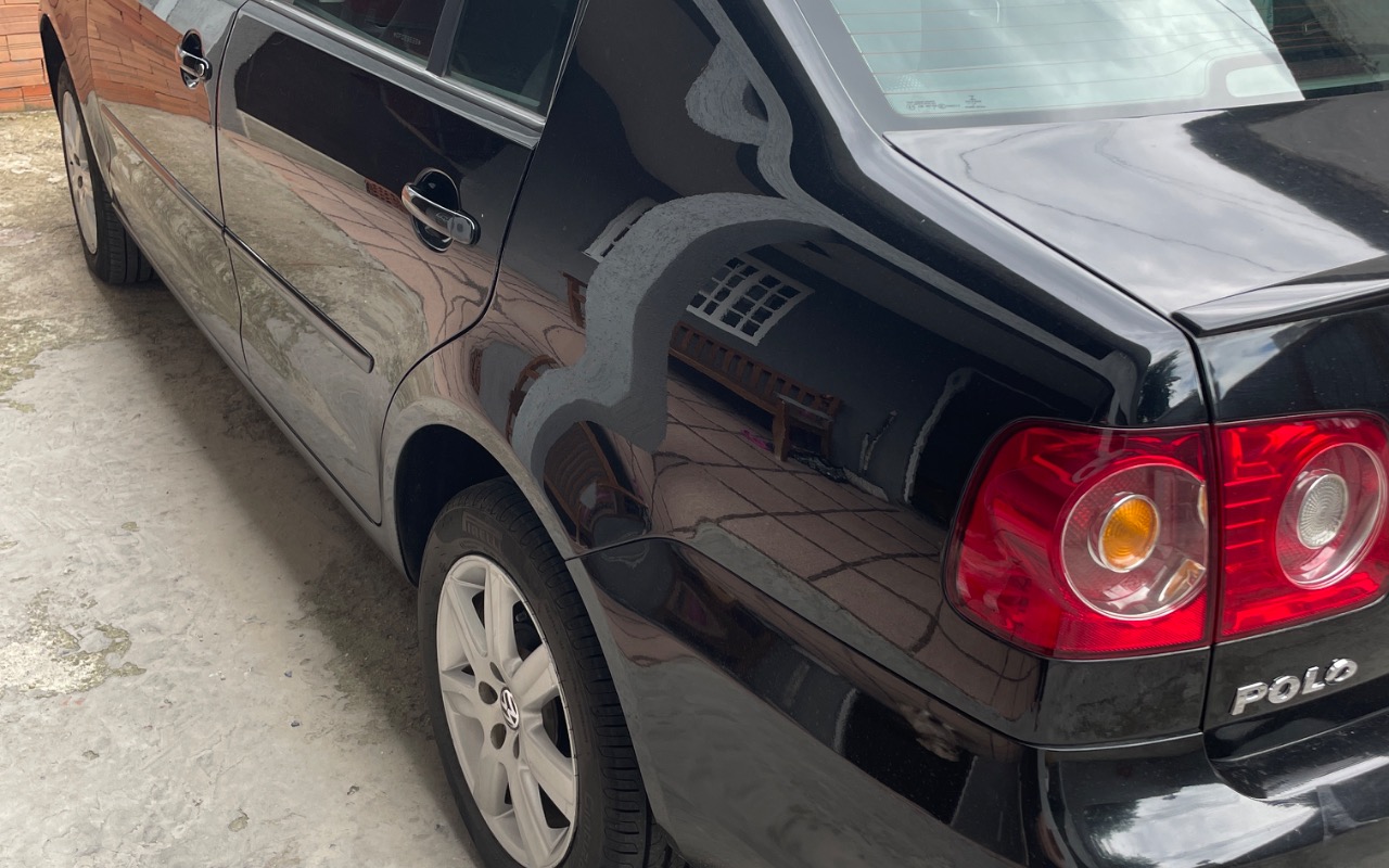 Volkswagen Polo Sedan 2013 Preto — foto 1 de 3