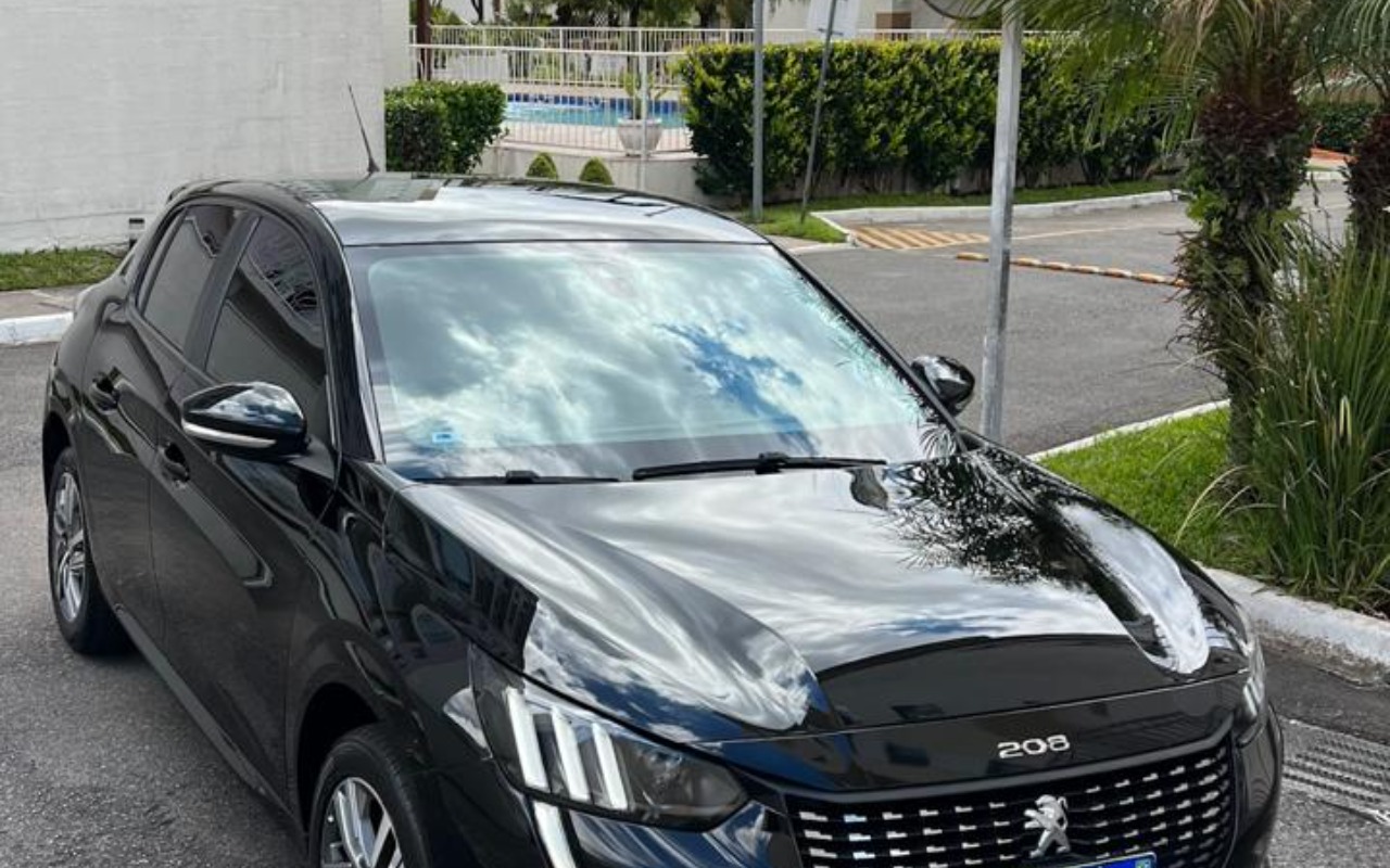Peugeot 208 2023 Preto — foto 1 de 3