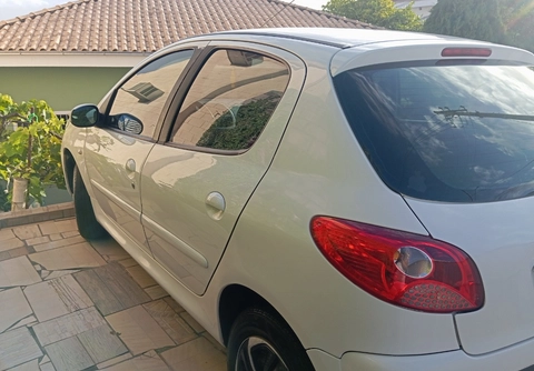 Peugeot 207 XR 1.4 Flex 8V 5p 2011 Branco — foto 1 de 3