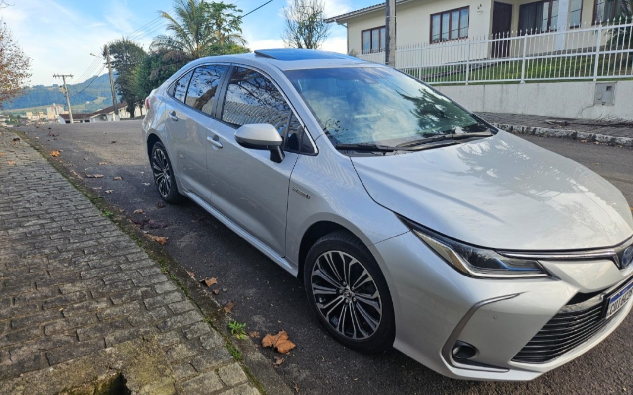 Toyota Corolla Altis Prem. 1.8 Aut. (Híbrido) na cor Cinza em São Ludgero / SC - 56495