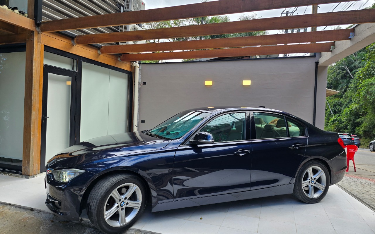 BMW 320i 2.0 TB M Sport A.Flex/M.Sport 4p na cor Azul em Pinhais / PR - 56497
