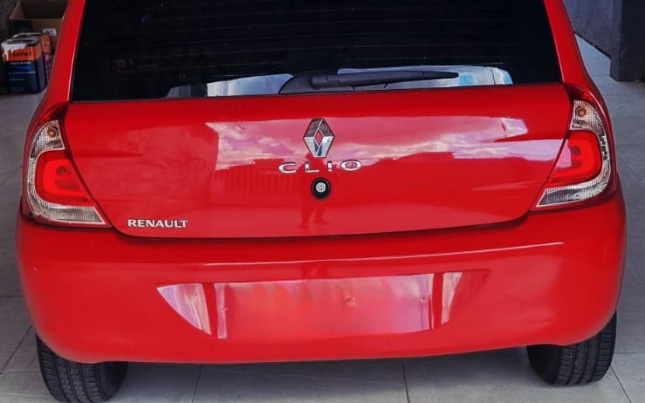 Renault Clio 2013 Vermelho — foto 1 de 3
