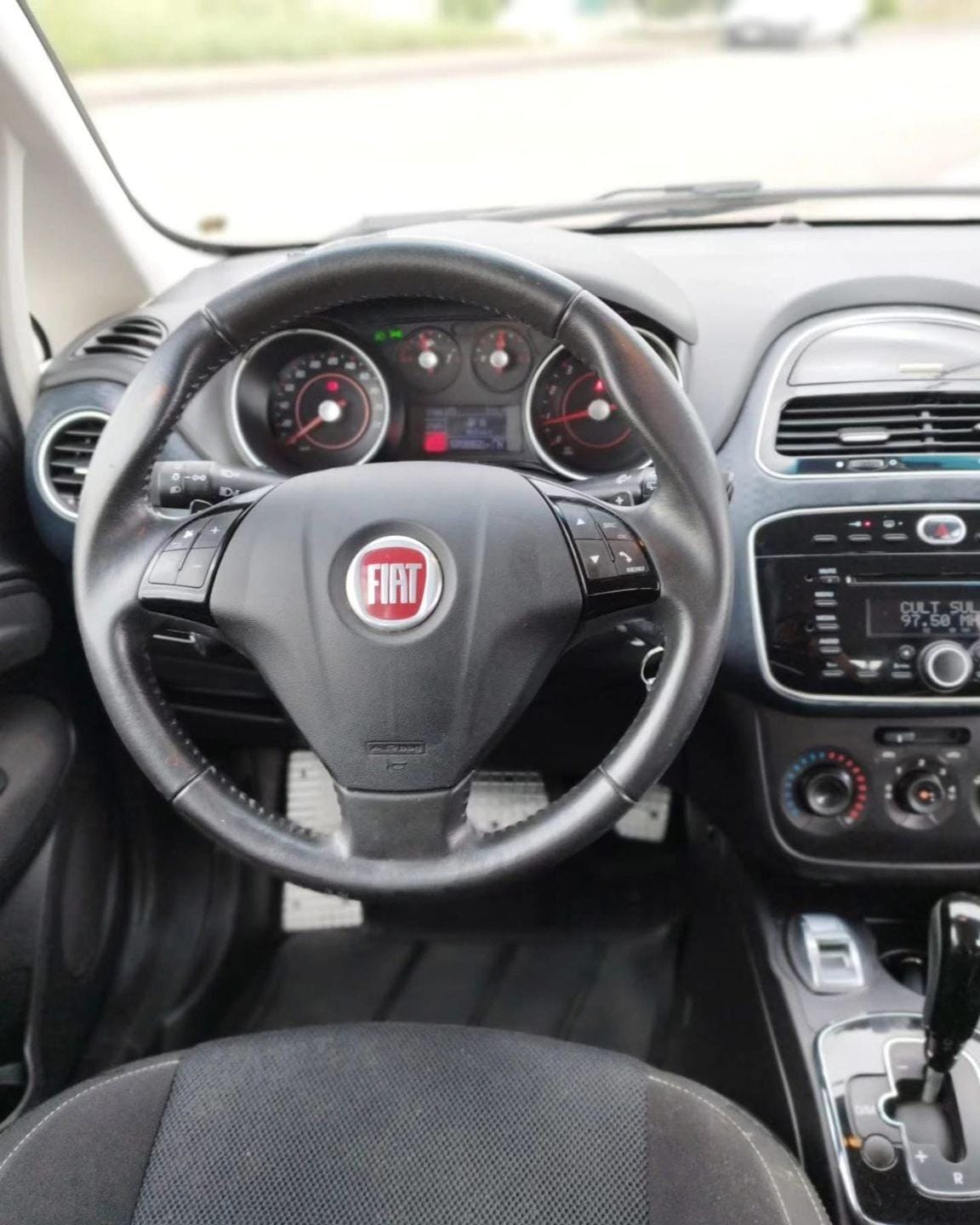 imagem-https://www.socarrao.com.br/sc-vehicle-images-prod/5782/1769987800694-7244979OR_1769188558_42_240.jpg